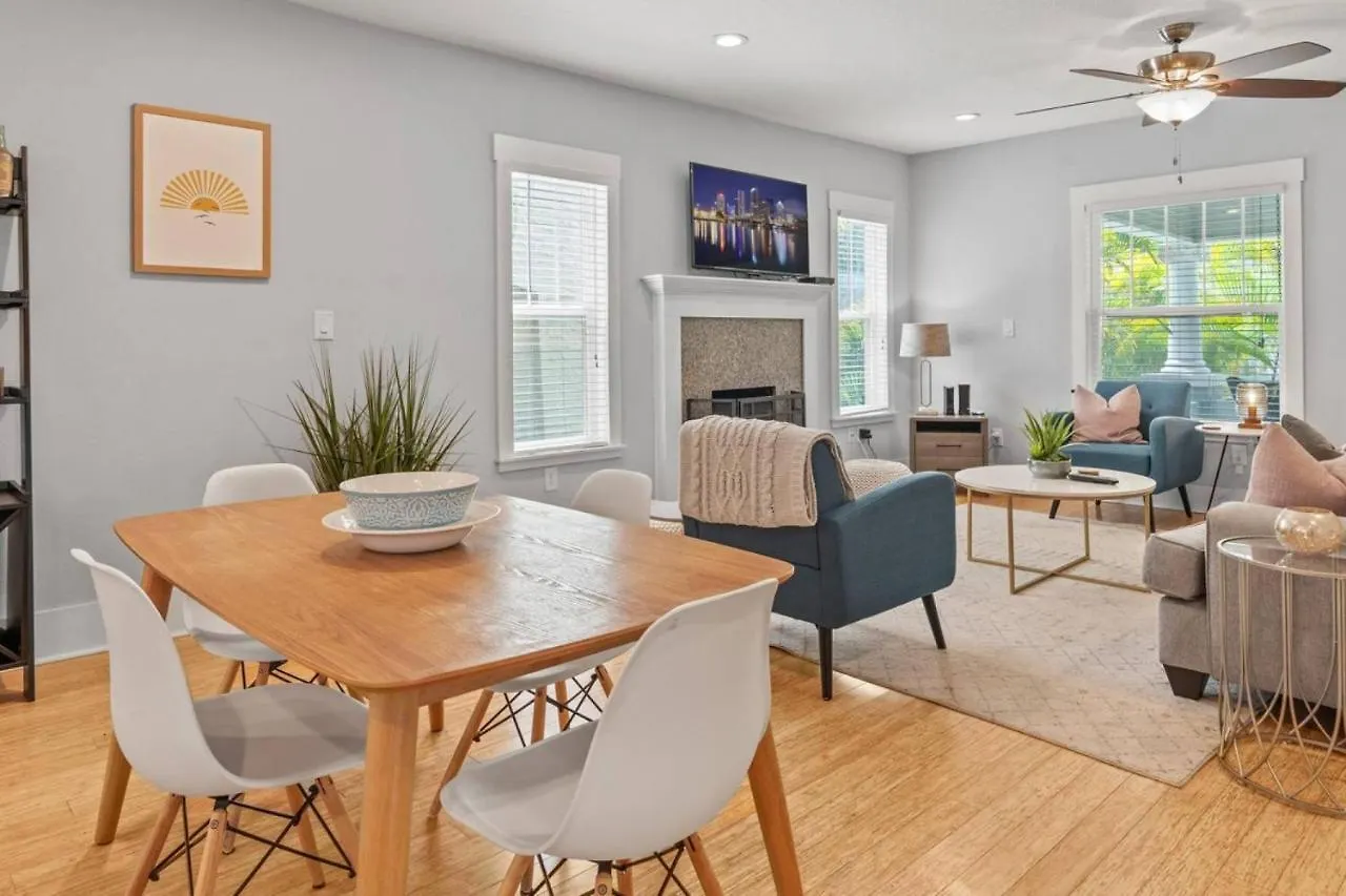Dom wakacyjny Beautiful Bay To Bay Sanctuary Charming South Tampa Craftsman Home Near Bayshore